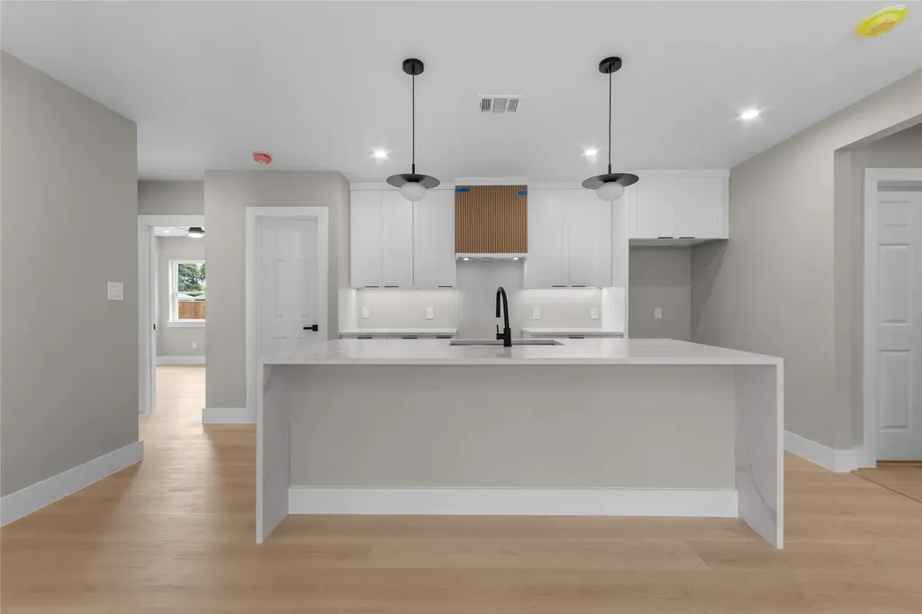 2649 Easter Avenue Dallas TX 75216