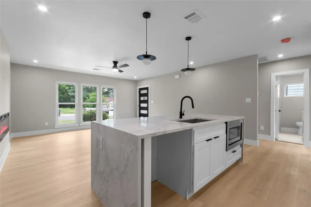 2649 Easter Avenue Dallas TX 75216