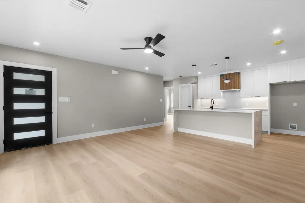 2649 Easter Avenue Dallas TX 75216