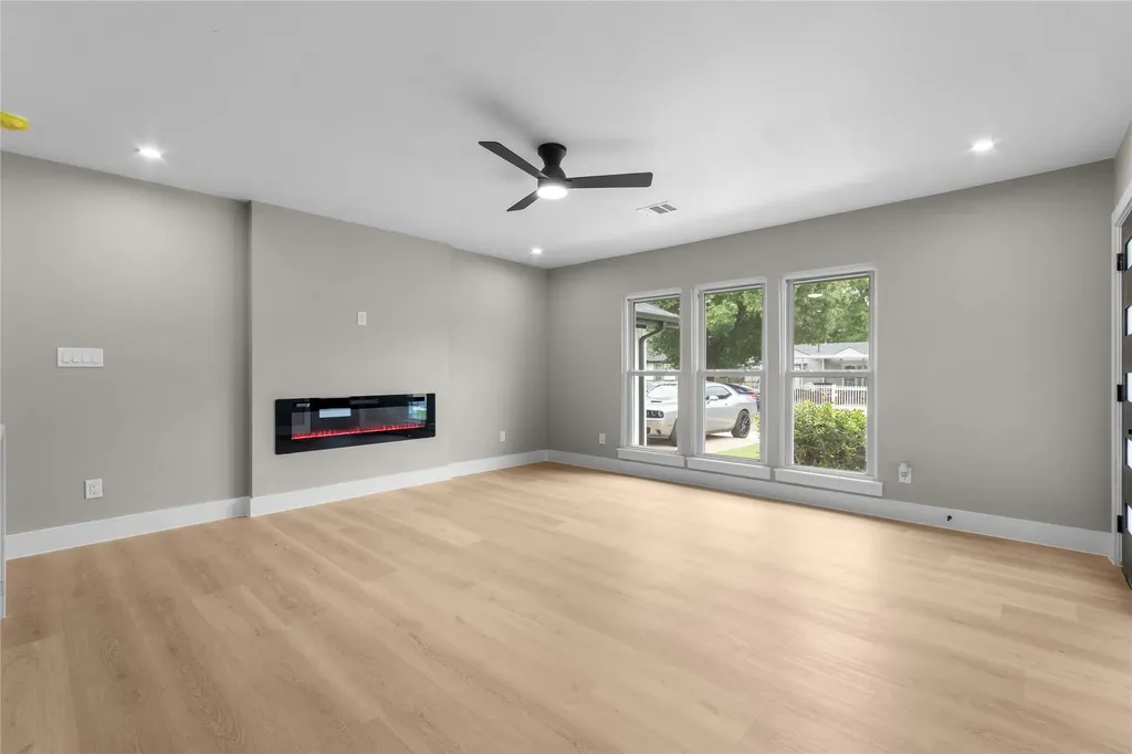 2649 Easter Avenue Dallas TX 75216