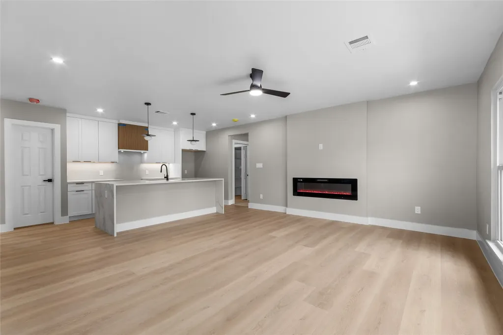 2649 Easter Avenue Dallas TX 75216