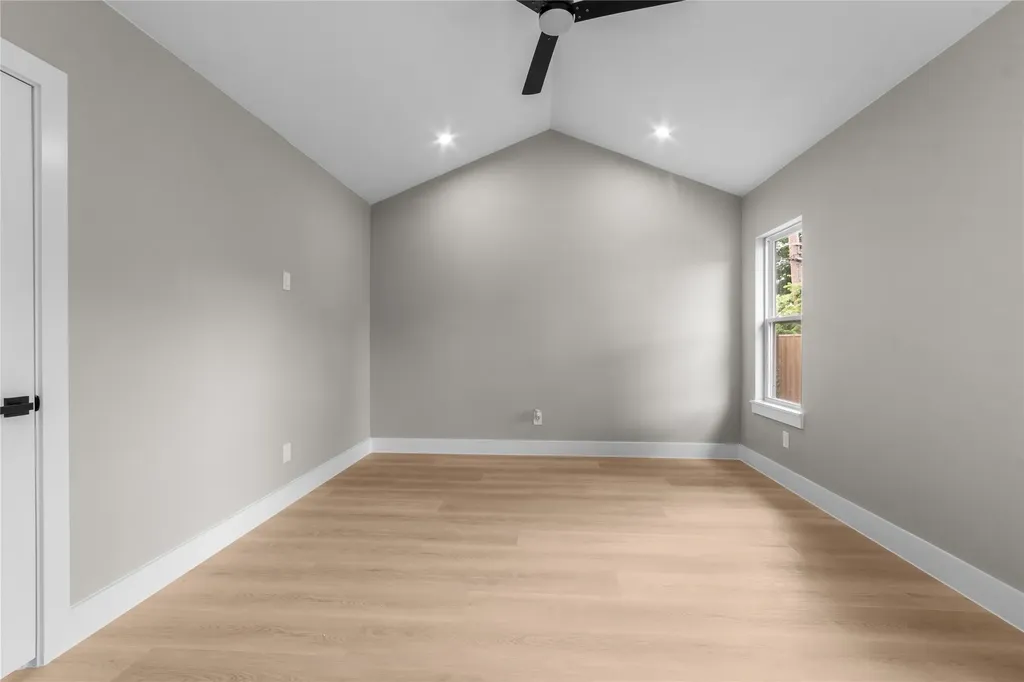 2649 Easter Avenue Dallas TX 75216