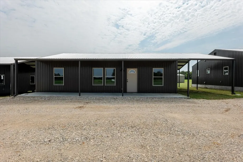 31 Maverick Loop Lipan TX 76462