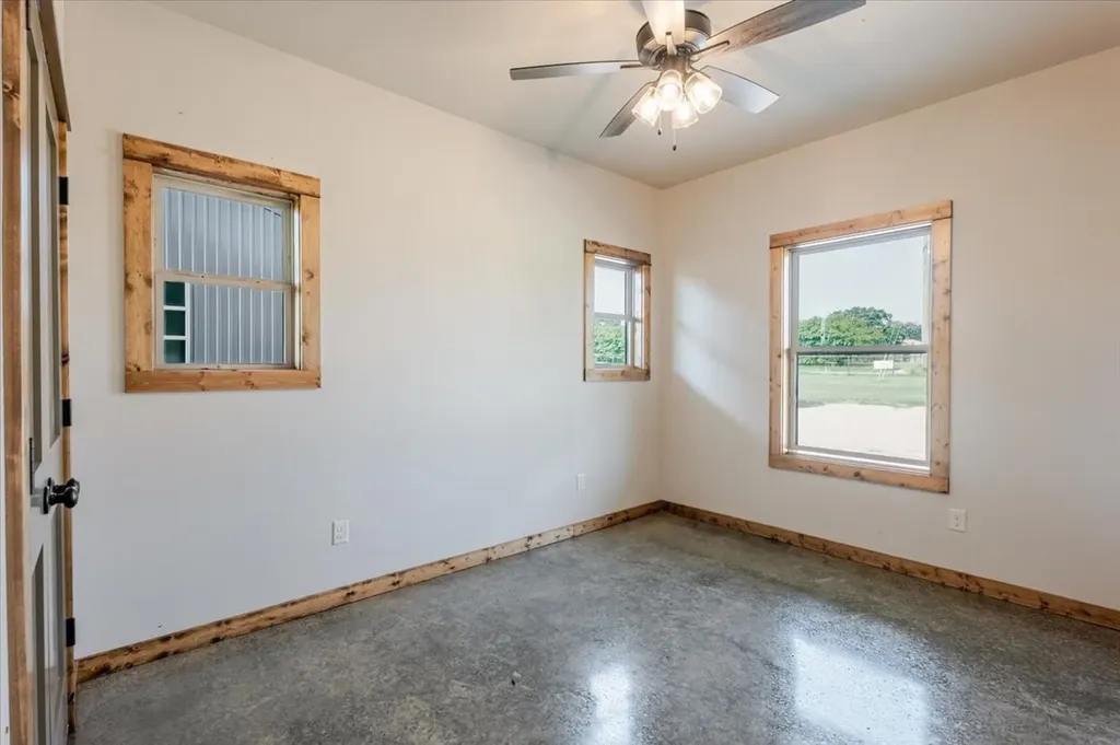 31 Maverick Loop Lipan TX 76462