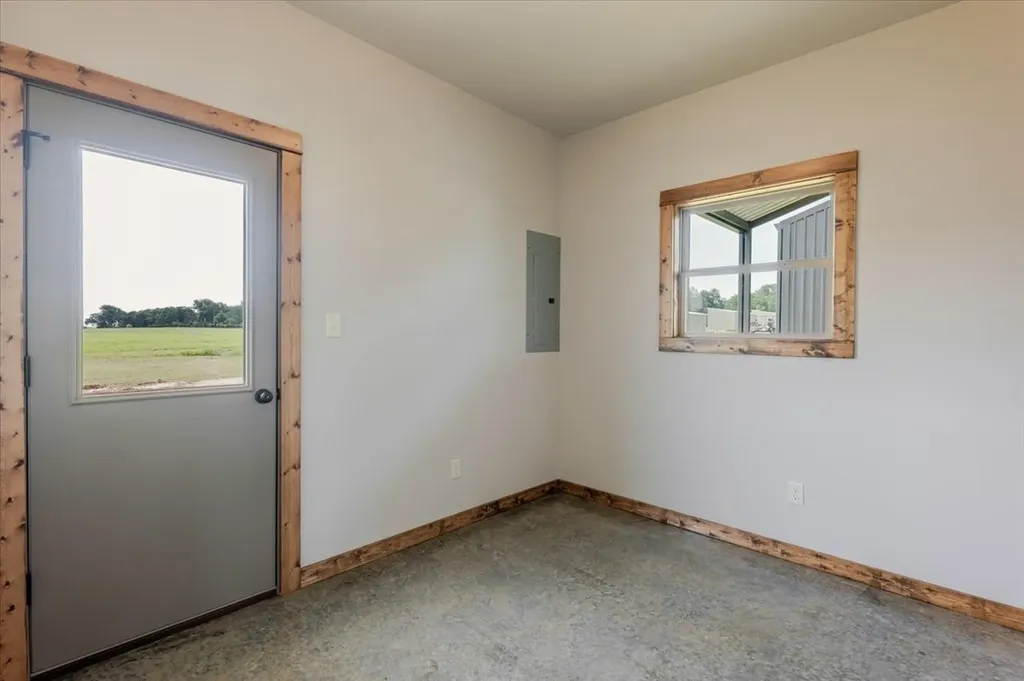 31 Maverick Loop Lipan TX 76462