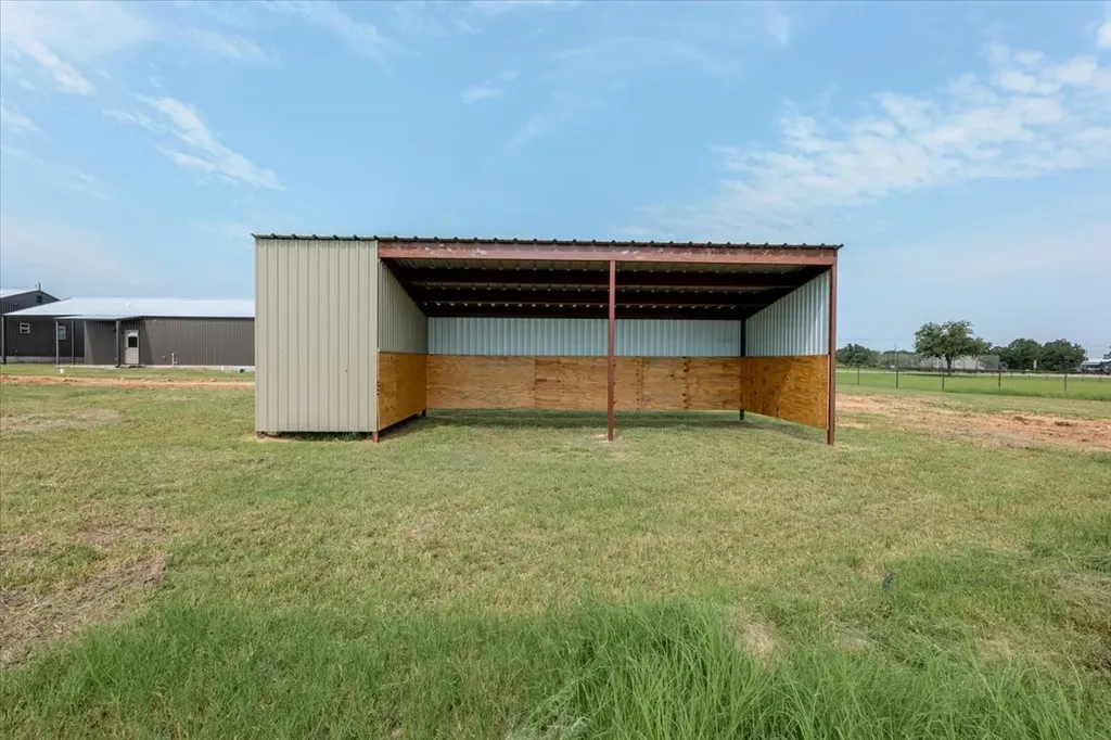 31 Maverick Loop Lipan TX 76462