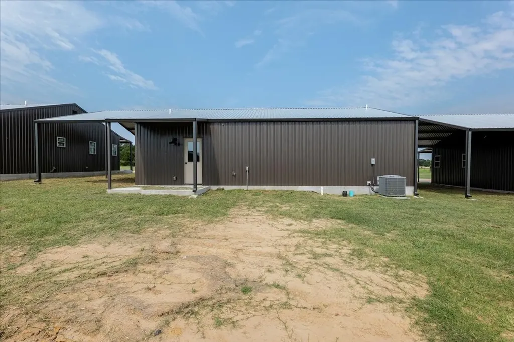 31 Maverick Loop Lipan TX 76462