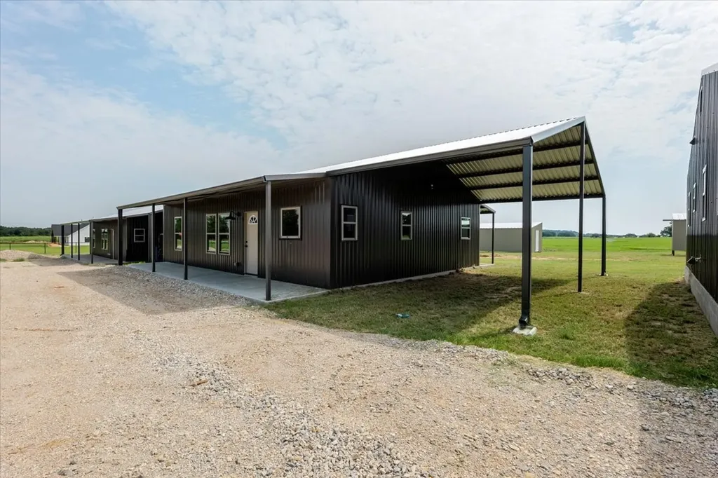 31 Maverick Loop Lipan TX 76462