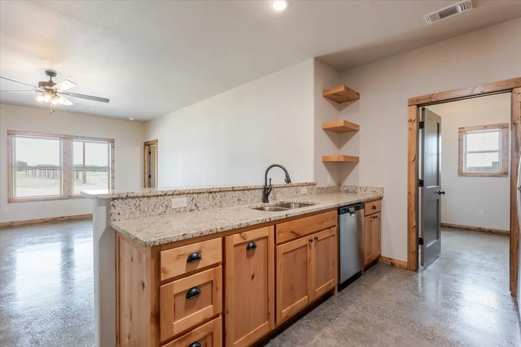 31 Maverick Loop Lipan TX 76462