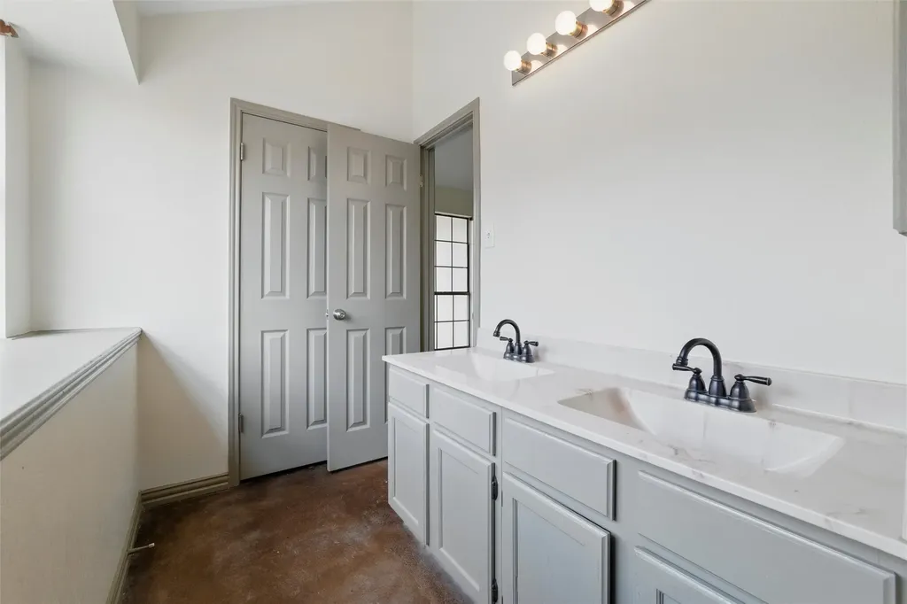 734 Lemons Street Cedar Hill TX 75104