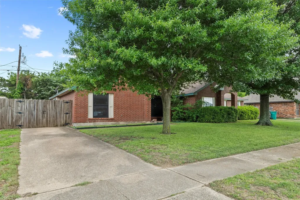 734 Lemons Street Cedar Hill TX 75104