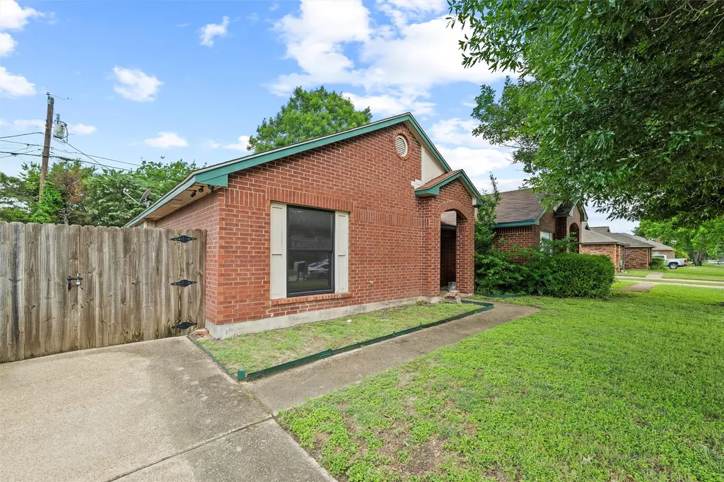 734 Lemons Street Cedar Hill TX 75104