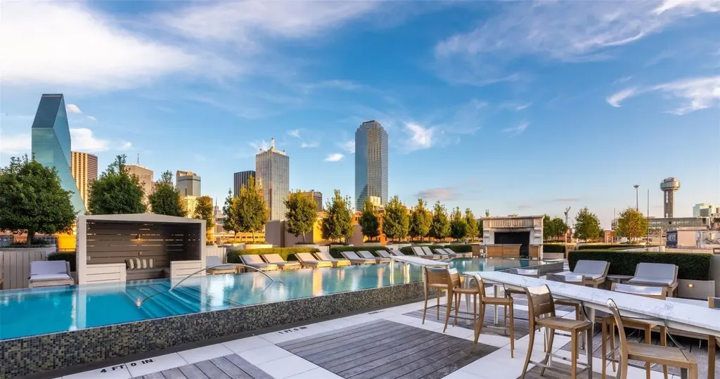 2200 Victory Avenue Dallas TX 75219
