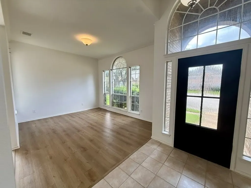 105 Edinburgh Court Highland Village TX 75077