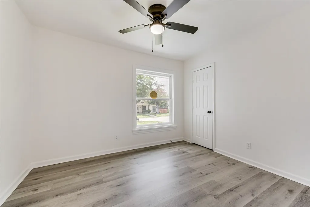 505 W Linden Street Ennis TX 75119