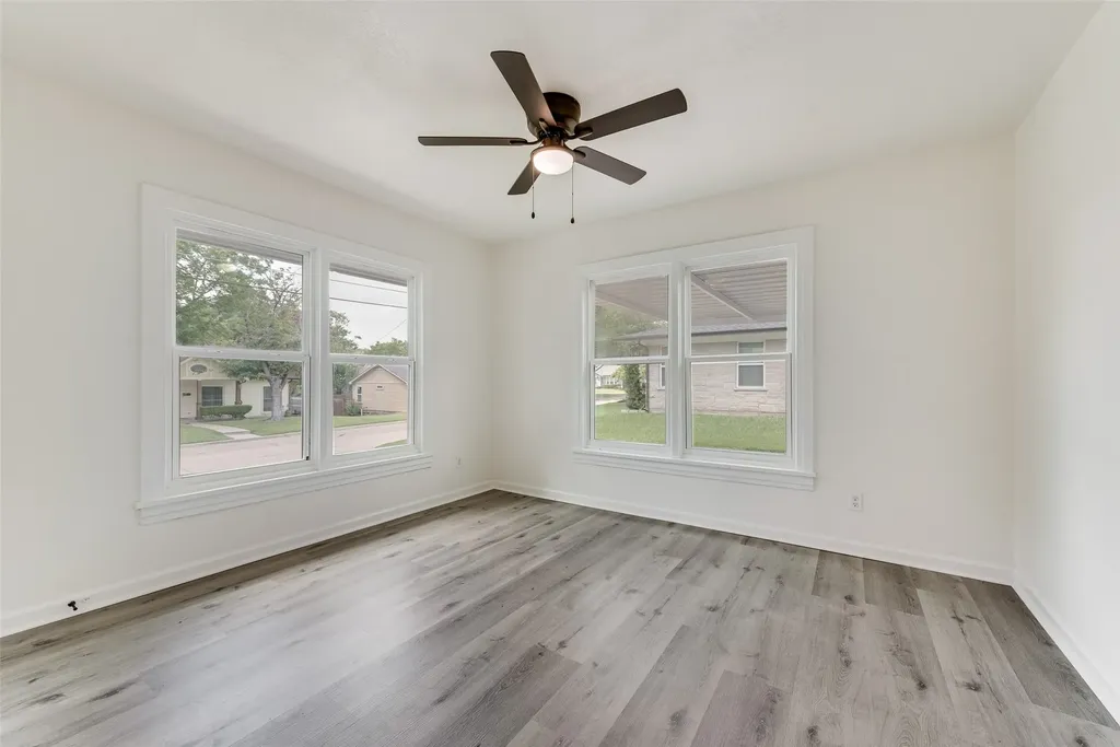 505 W Linden Street Ennis TX 75119