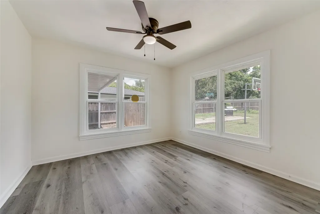 505 W Linden Street Ennis TX 75119