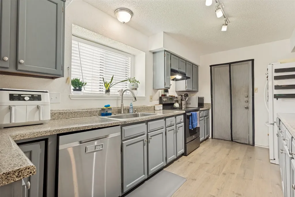 106 E Apollo Road Garland TX 75040