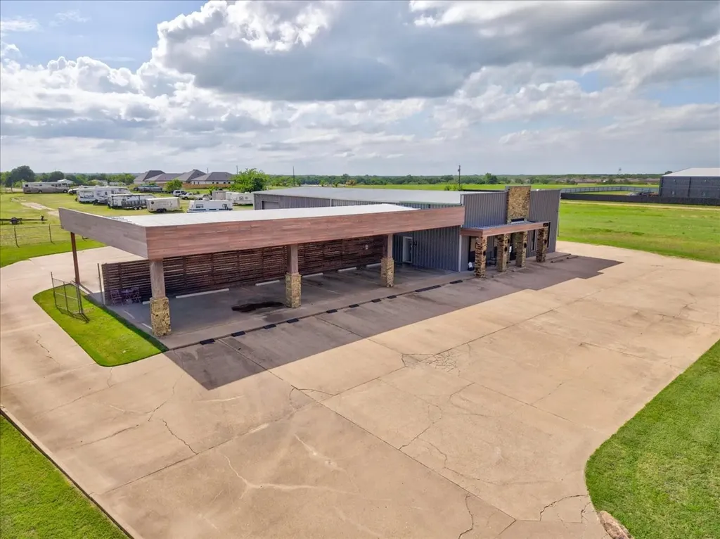 1920 S 3rd Street Mabank TX 75147