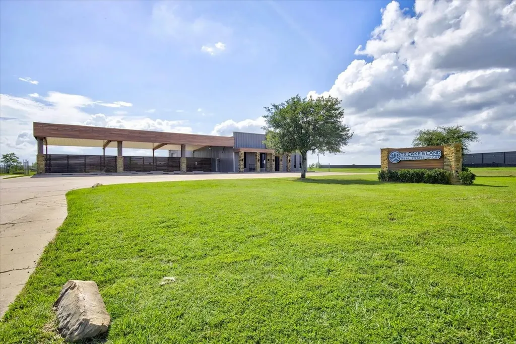 1920 S 3rd Street Mabank TX 75147