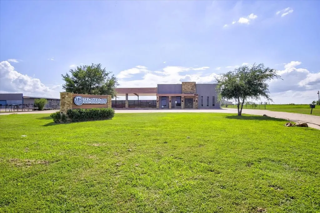 1920 S 3rd Street Mabank TX 75147
