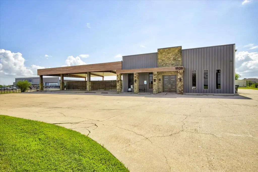 1920 S 3rd Street Mabank TX 75147