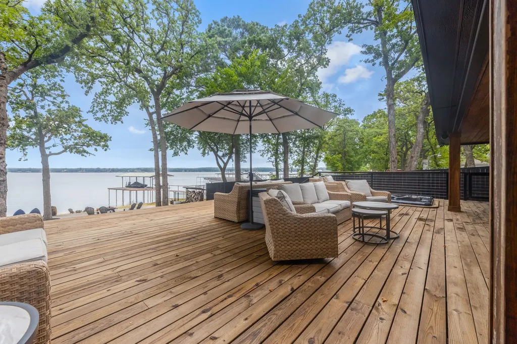 304 W Lake Drive Weatherford TX 76087