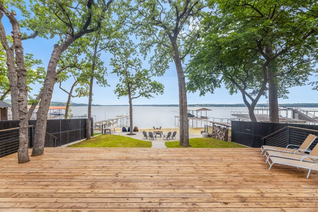 304 W Lake Drive Weatherford TX 76087