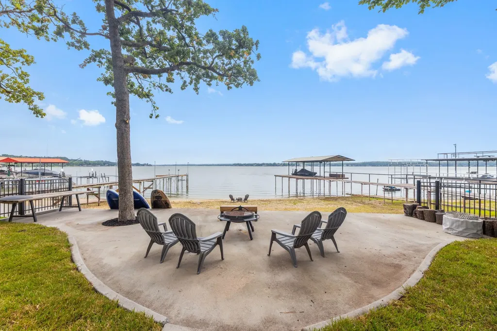 304 W Lake Drive Weatherford TX 76087