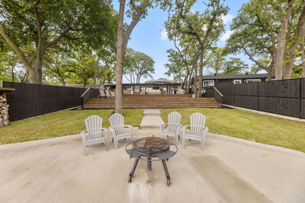 304 W Lake Drive Weatherford TX 76087