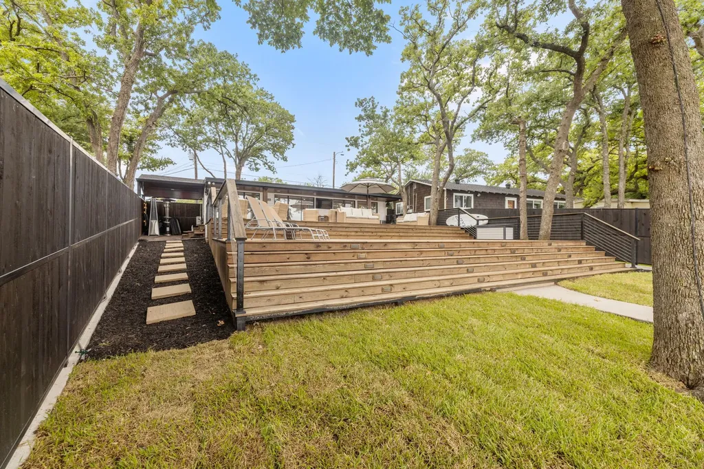 304 W Lake Drive Weatherford TX 76087