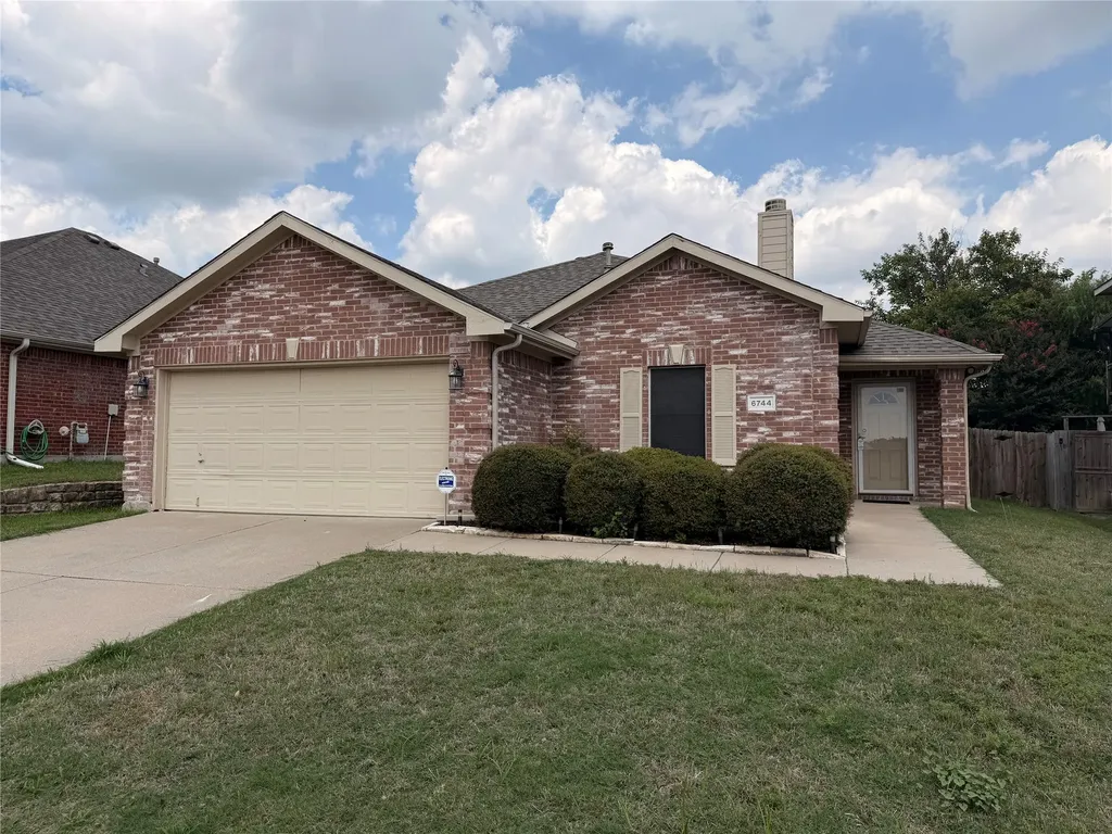 6744 Geyser Trail Watauga TX 76137