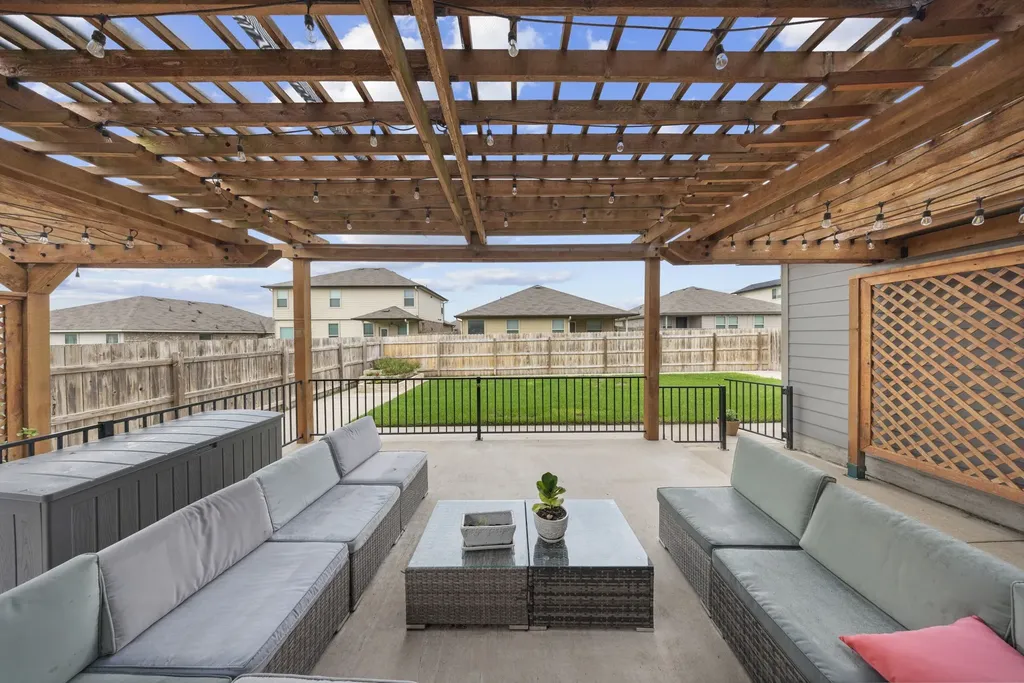 3221 Samson Drive Waco TX 76655