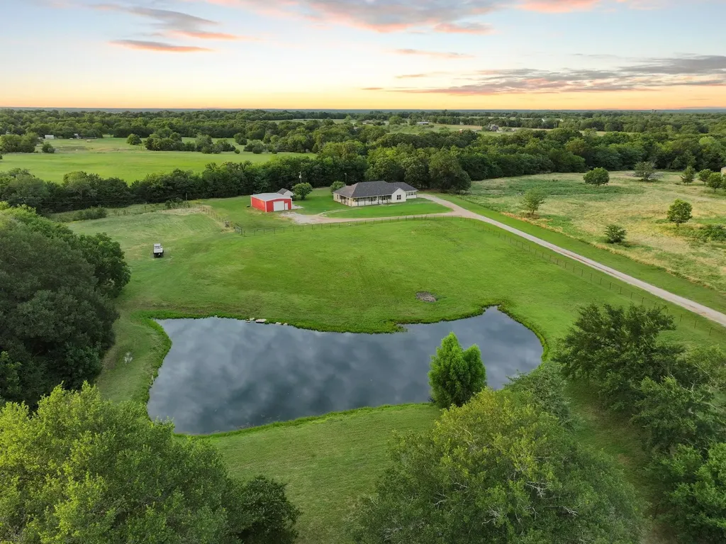 7106 County Road 4729 Commerce TX 75428