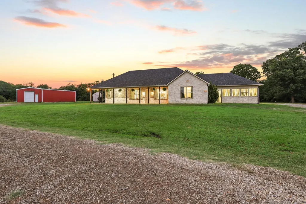 7106 County Road 4729 Commerce TX 75428