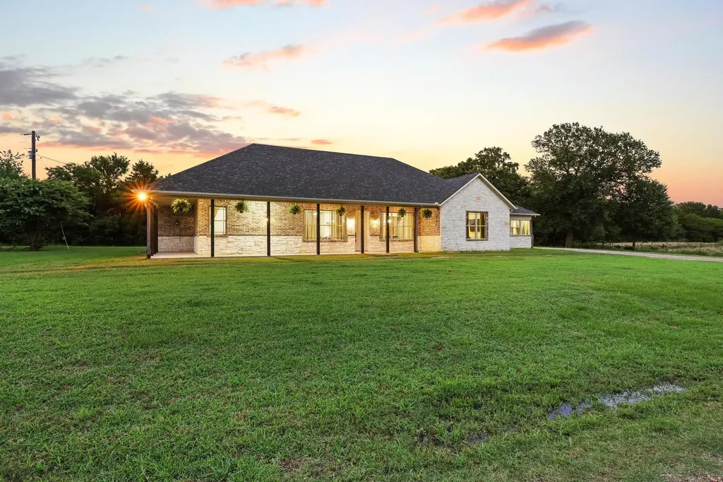 7106 County Road 4729 Commerce TX 75428