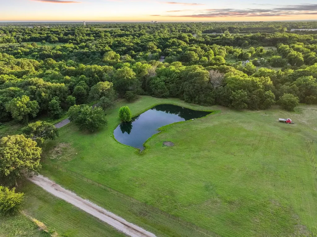 7106 County Road 4729 Commerce TX 75428