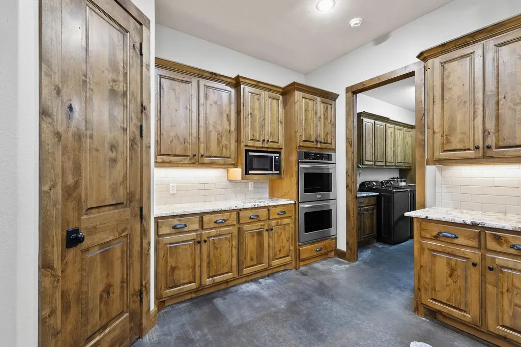 7106 County Road 4729 Commerce TX 75428