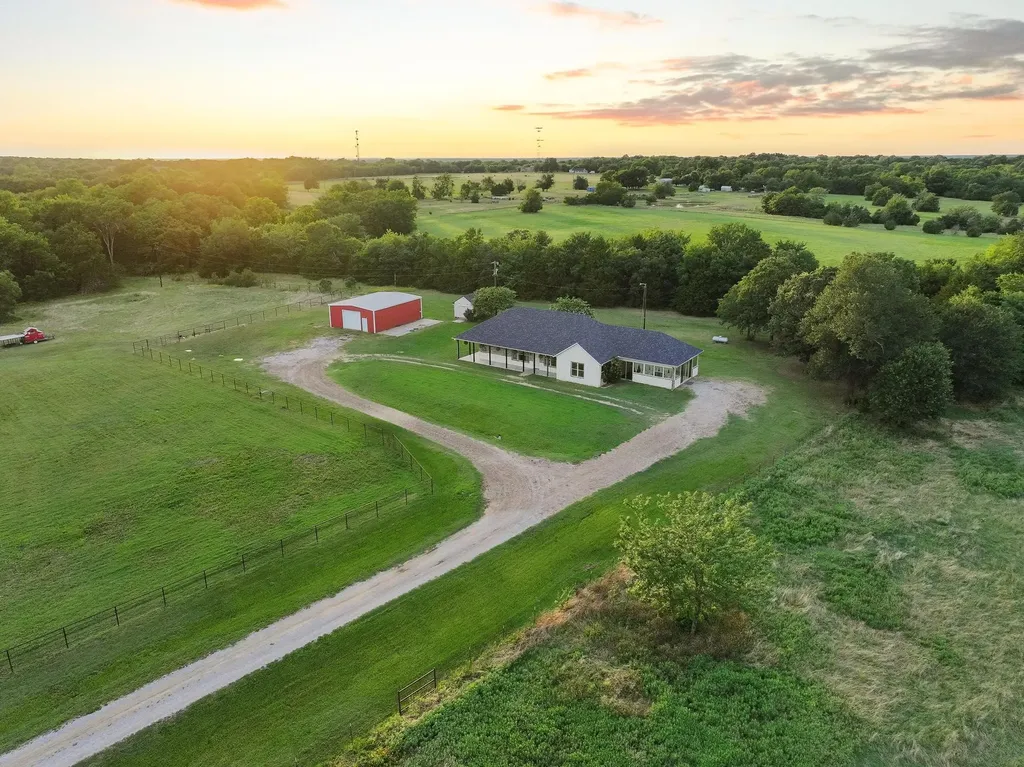 7106 County Road 4729 Commerce TX 75428