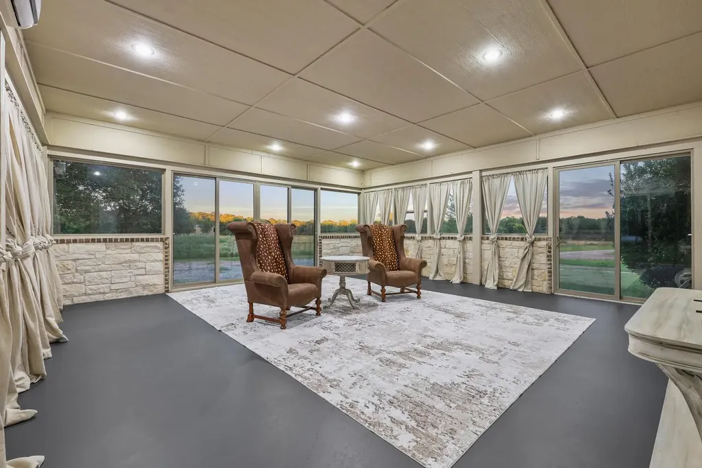 7106 County Road 4729 Commerce TX 75428
