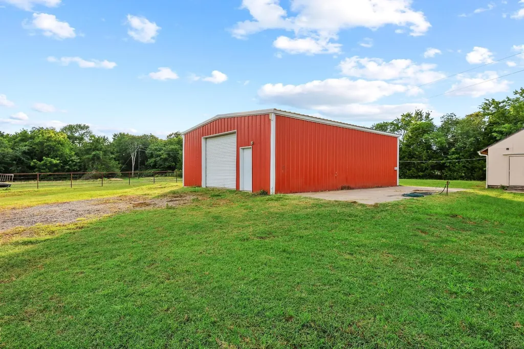 7106 County Road 4729 Commerce TX 75428
