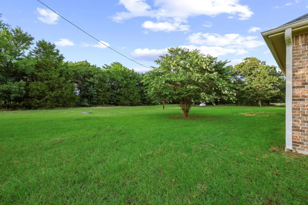 7106 County Road 4729 Commerce TX 75428