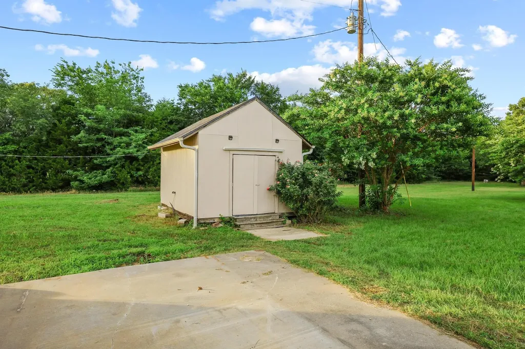 7106 County Road 4729 Commerce TX 75428