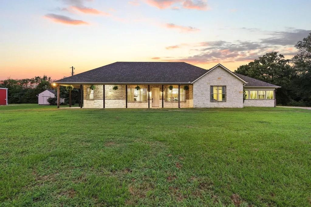 7106 County Road 4729 Commerce TX 75428