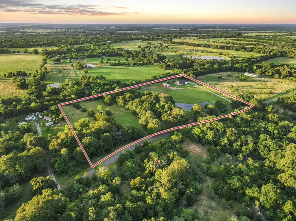 7106 County Road 4729 Commerce TX 75428