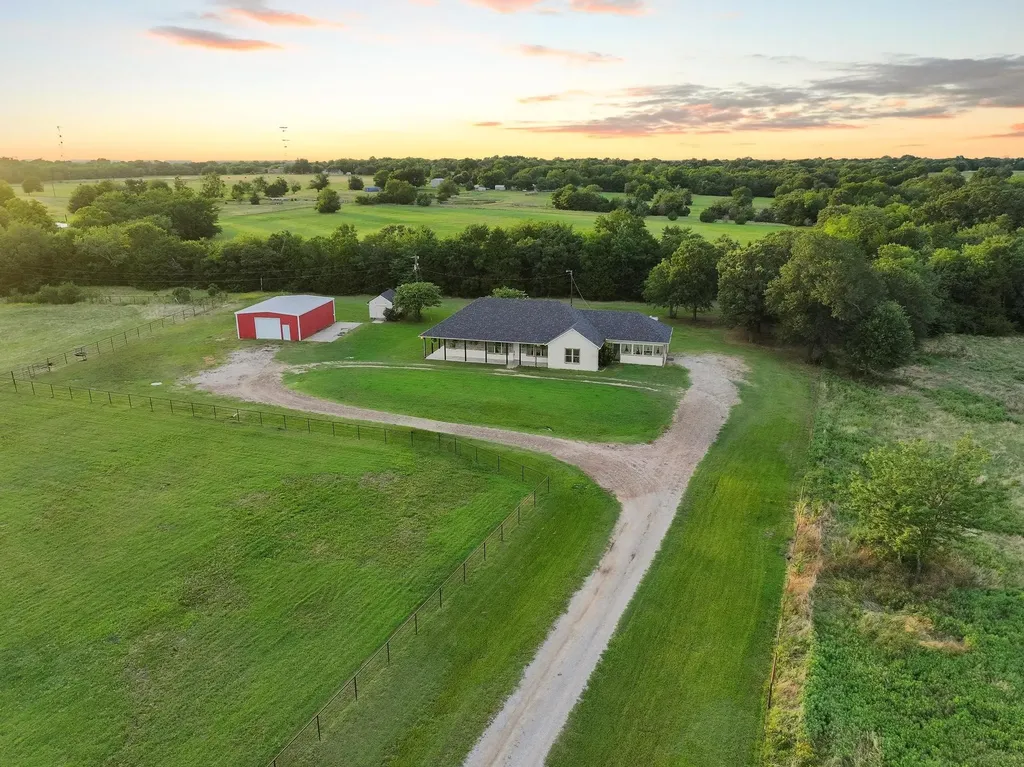 7106 County Road 4729 Commerce TX 75428