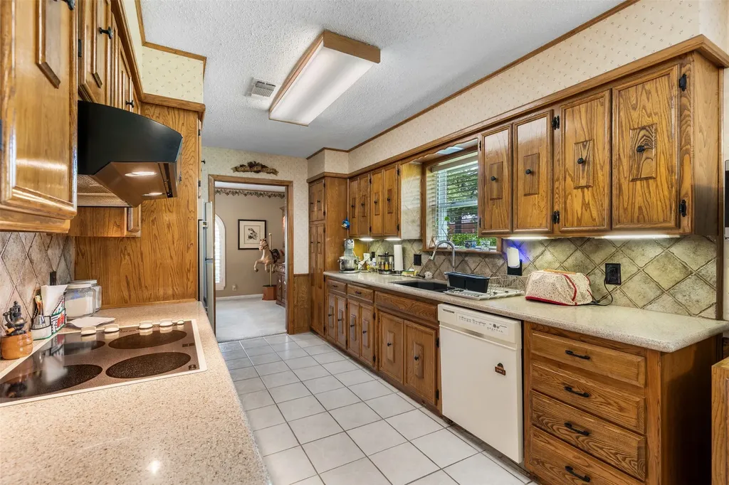 804 Holland Drive Denison TX 75020