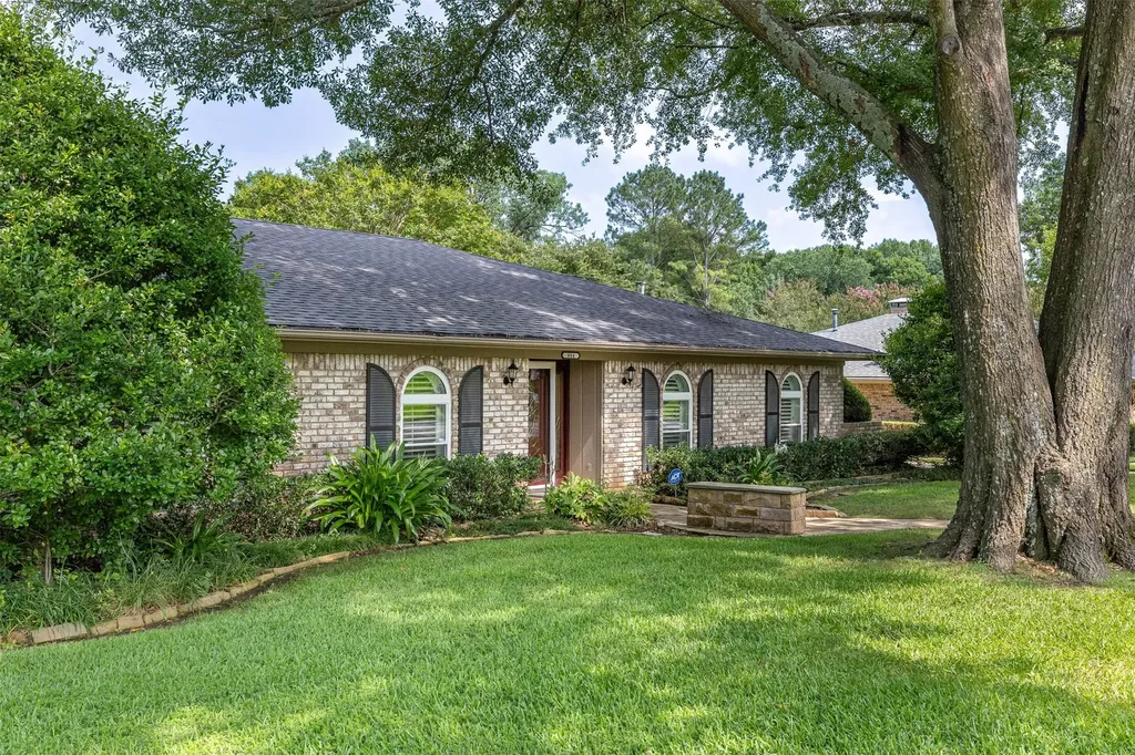 804 Holland Drive Denison TX 75020