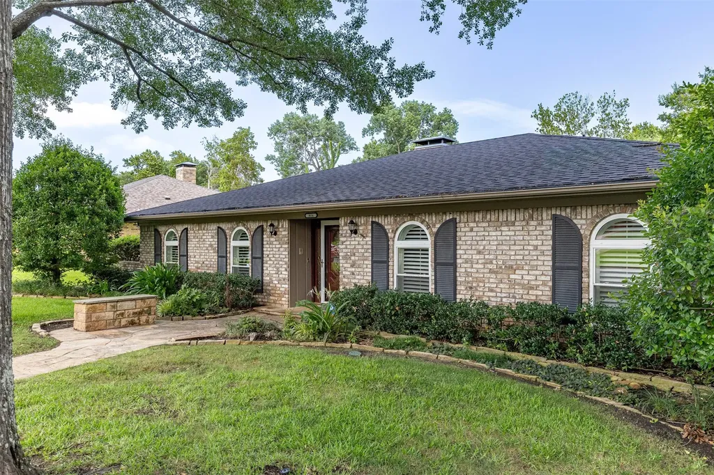 804 Holland Drive Denison TX 75020