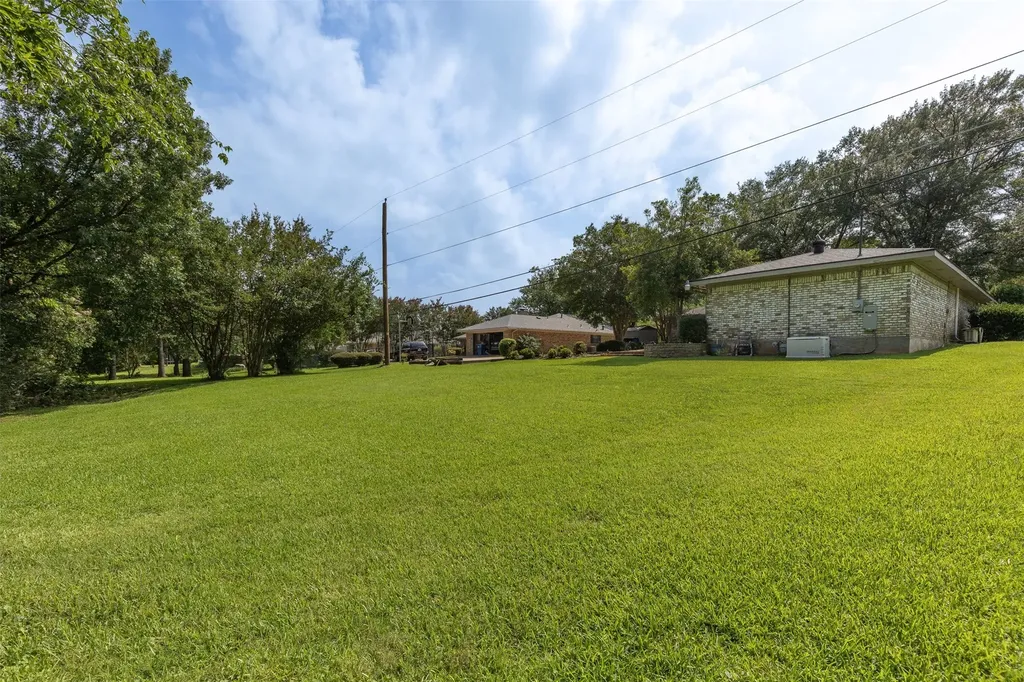 804 Holland Drive Denison TX 75020